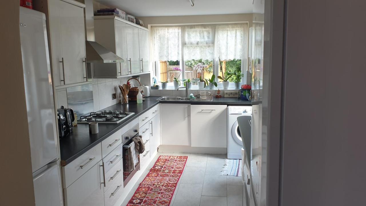 Guess Bungalow Wembley Apartment London Exterior photo